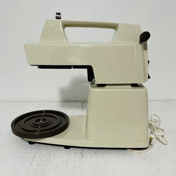 Vintage Oster Regency Kitchen Center  12 Speed w/ Attachments - Tested - Read - Picture 14 of 16